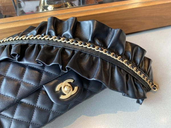 Fashionable CHANEL FLAP BAG 679 - Image 8