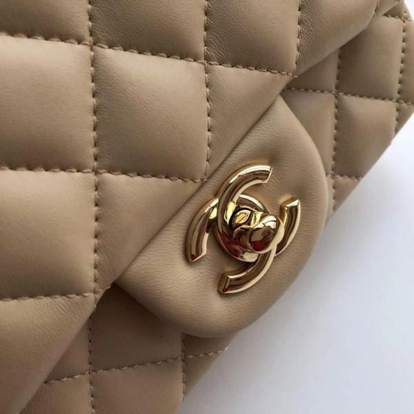 WellDesigned CHANEL FLAP BAG 17CM 808 - Image 4