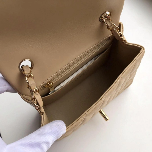 WellDesigned CHANEL FLAP BAG 17CM 808 - Image 7