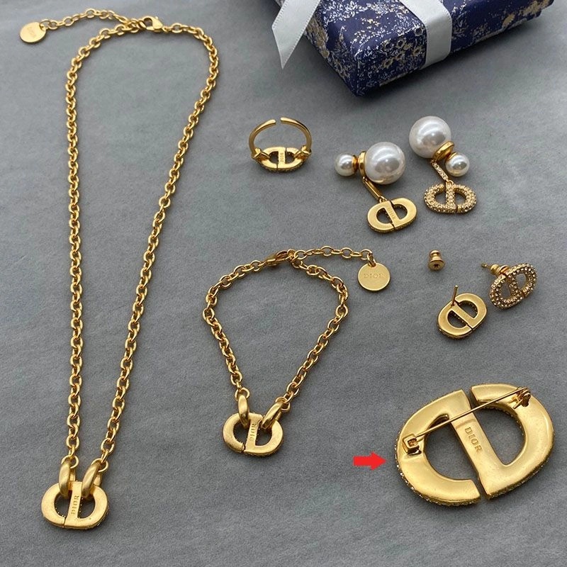 Dior 30 Montaigne Brooch Metal and Silver Crystals Gold - Image 4