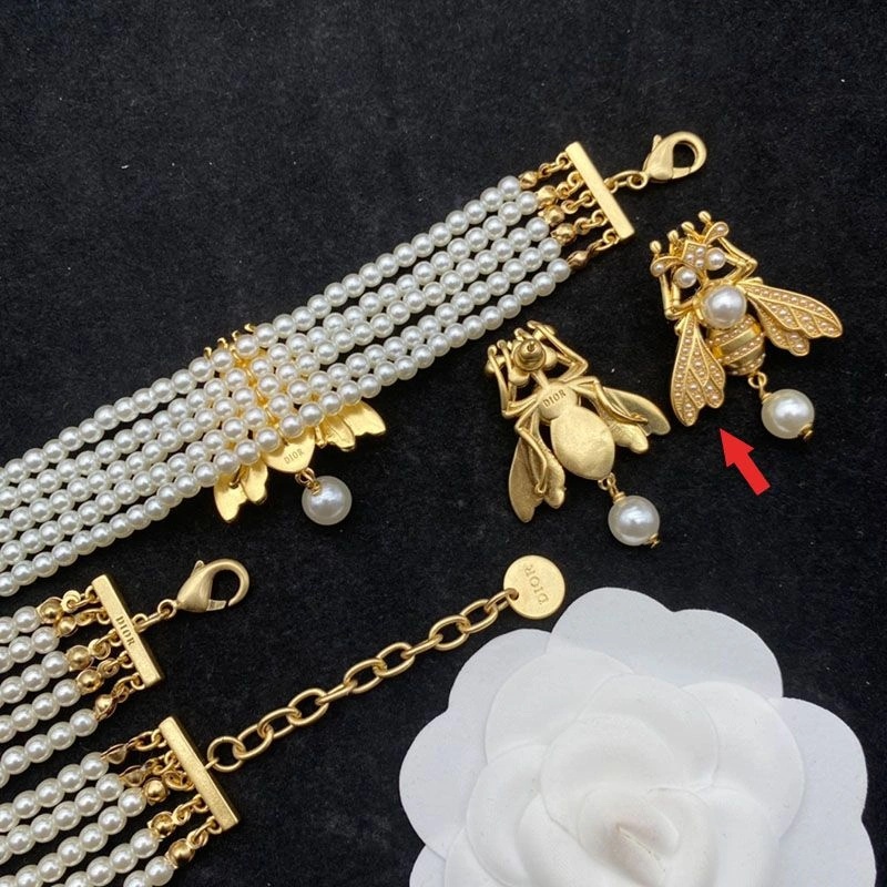 Dior Bee Earrings In Metal and White Resin Pearls Gold - Image 3