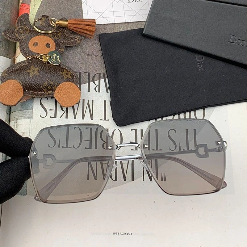 Dior CD3022 Rectangular Sunglasses - Image 5