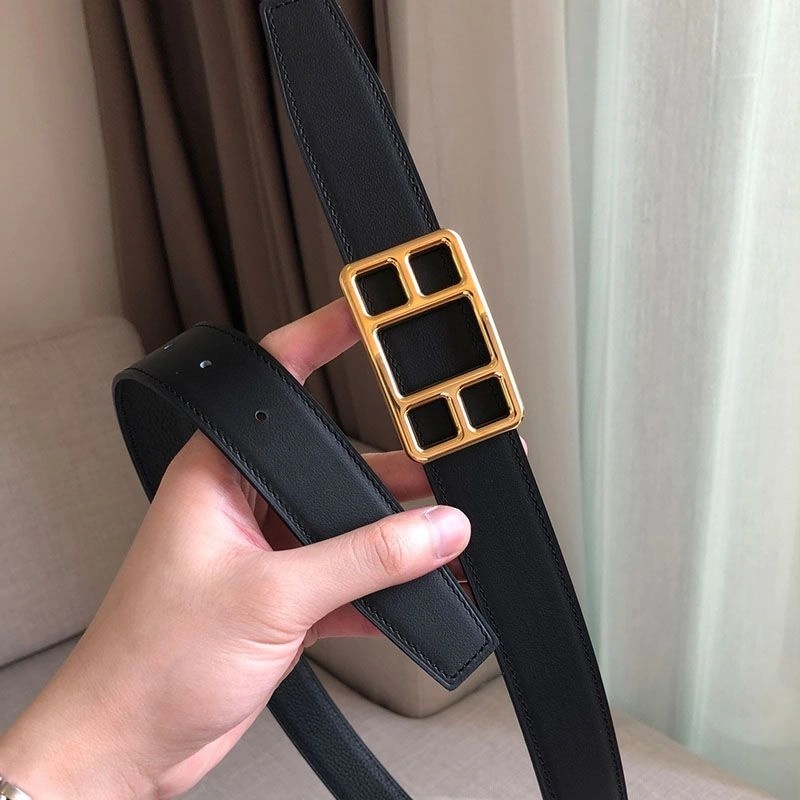 Hermes Cape Buckle 32MM Reversible Belt Togo Leather In Black - Image 3