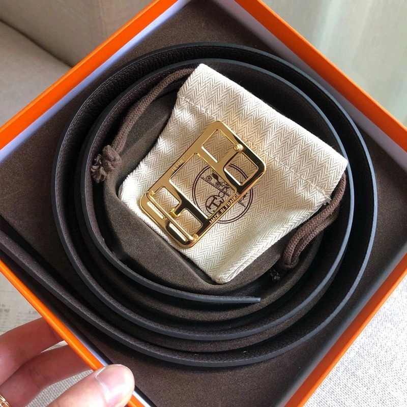 Hermes Cape Buckle 32MM Reversible Belt Togo Leather In Coffee - Image 4