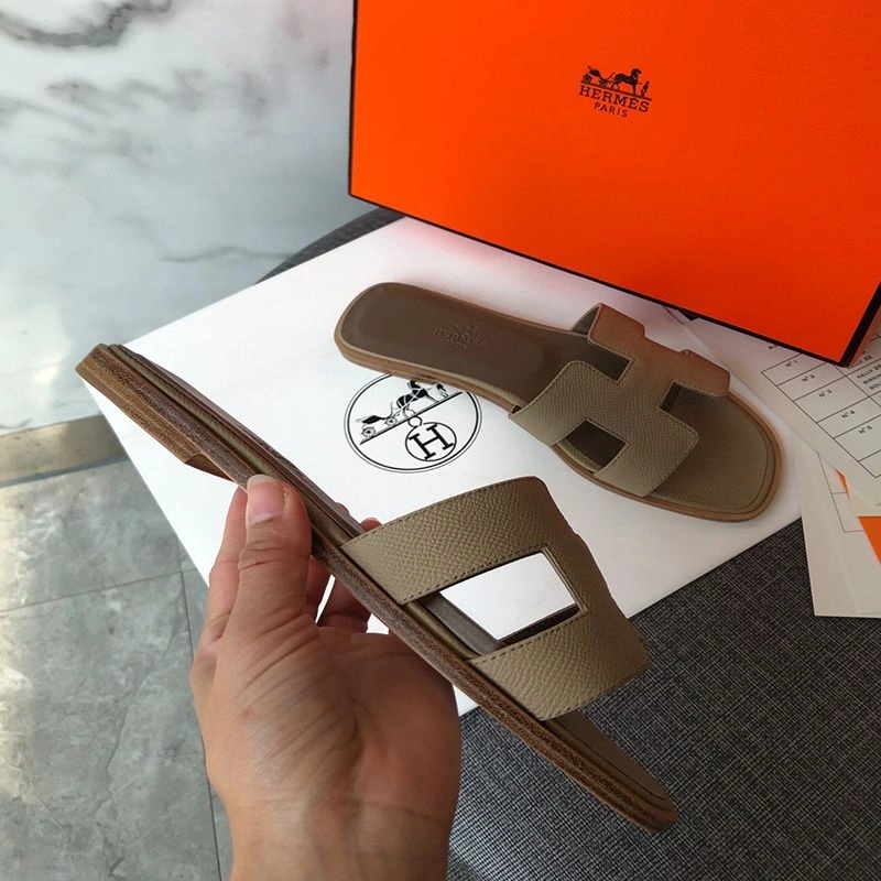 Hermes Oran Slides Women Grain Calfskin In Khaki - Image 3