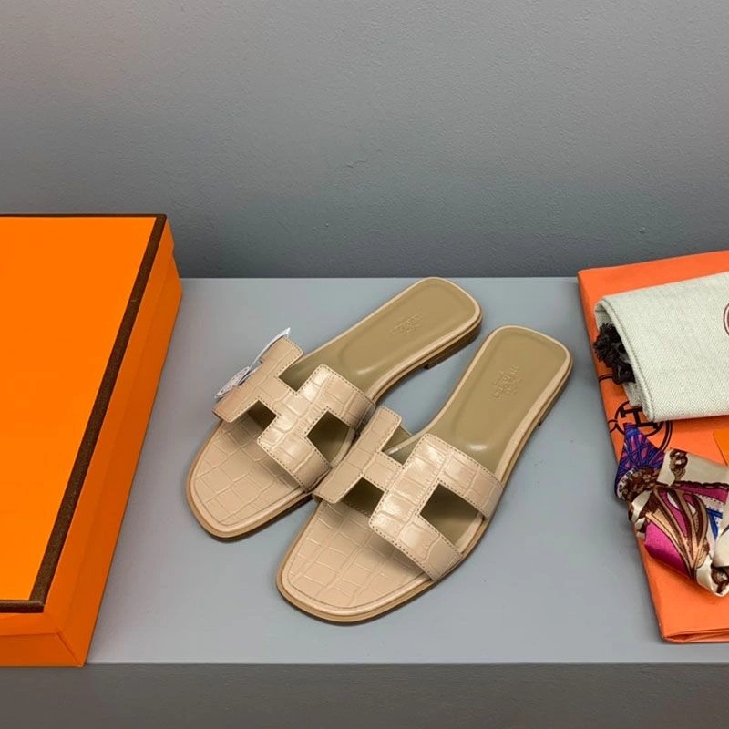 Hermes Oran Slides Women Crocodile Leather In Khaki - Image 3