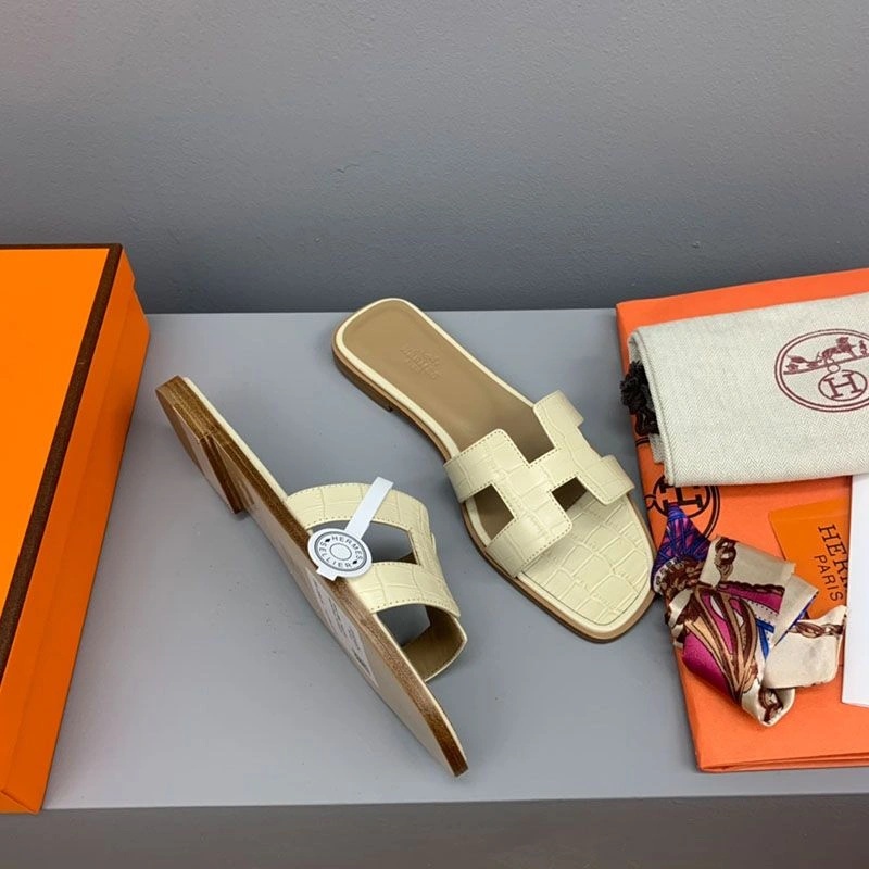 Hermes Oran Slides Women Crocodile Leather In Lemon - Image 4