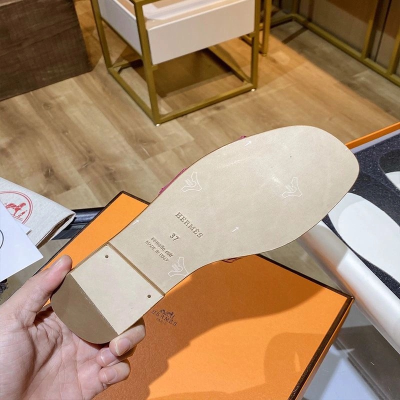 Hermes Oran Slides Women Alligator Leather In Rose - Image 3