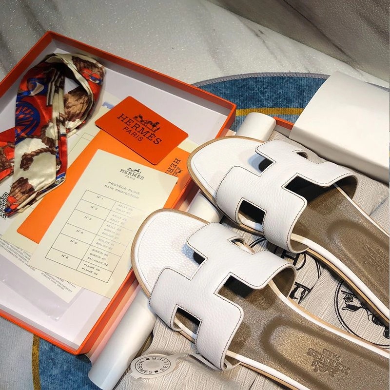 Hermes Oran Slides Women Calf Leather In White - Image 4