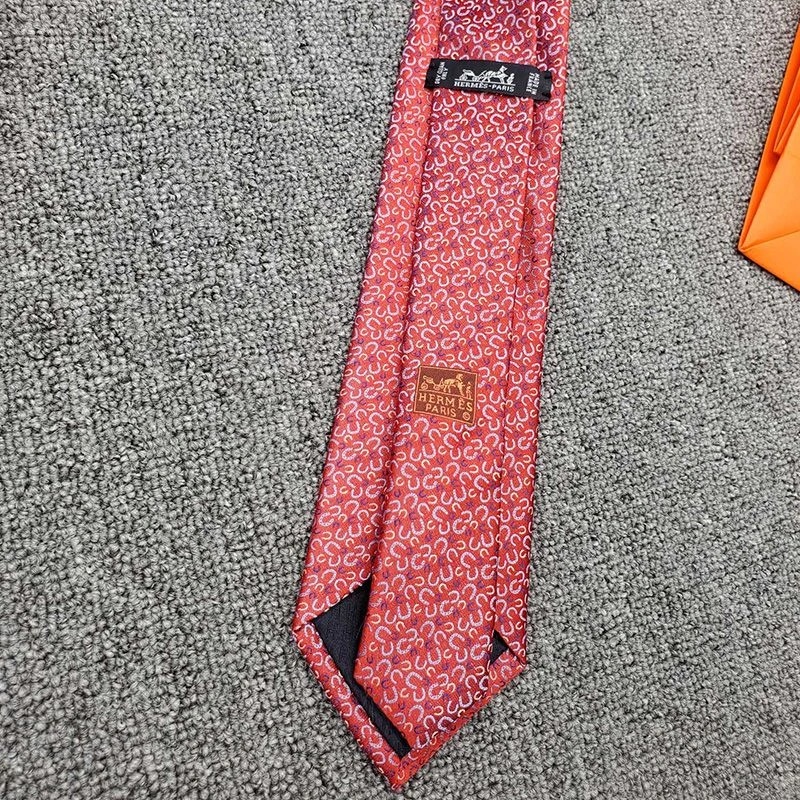 Hermes Tie 7 Horseshoes Tie In Red - Image 3