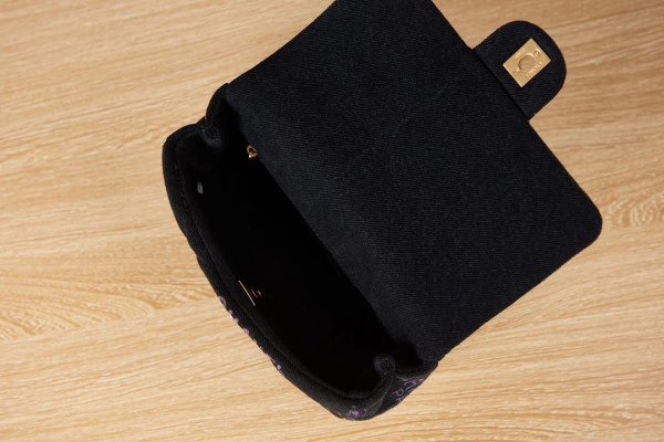 Fashionable CHANEL 19 FLAP BAG 20 - Image 8