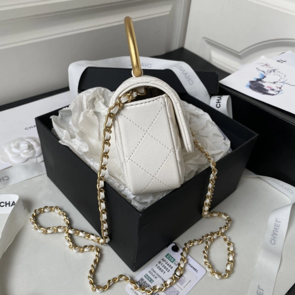 Fashionable CHANEL HANDLE BAG 949 - Image 6