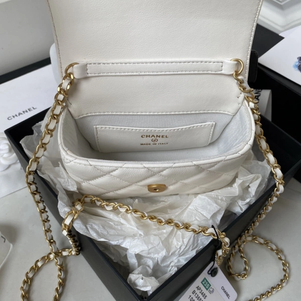 Fashionable CHANEL HANDLE BAG 949 - Image 8