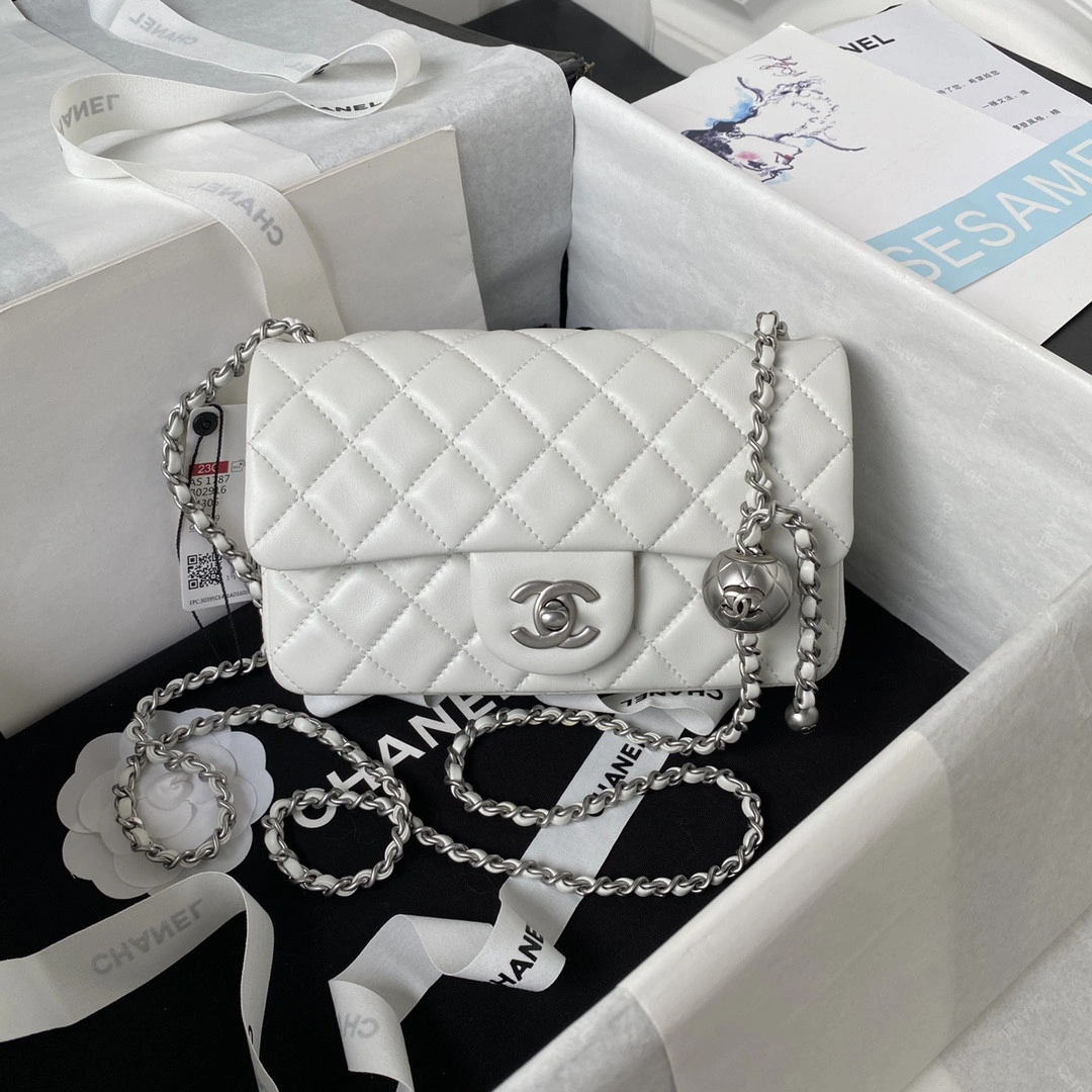 CHANEL FLAP BAG 20CM Popular 302
