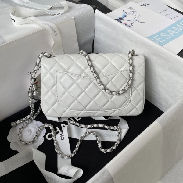 CHANEL FLAP BAG 20CM Popular 302 - Image 4